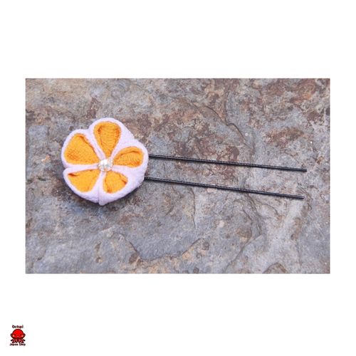 Kanzashi horquilla flor amarilla
